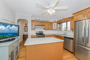 72 10 St, New York City, NY 10306 - Photo 9
