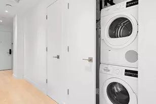 40-21 27th St, New York City, NY 11101 - Photo 11