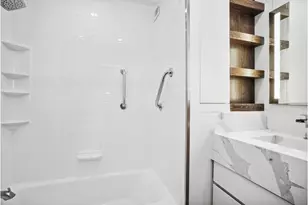 310 E 46th St, New York City, NY 10017 - Photo 5