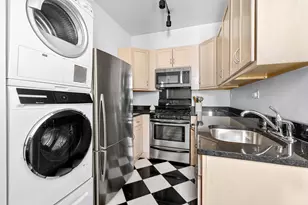 325 W 52nd St, New York City, NY 10019 - Photo 7