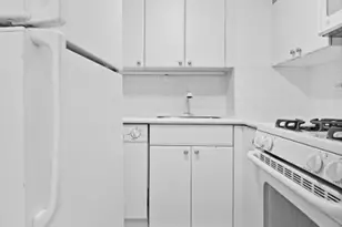 350 W 51st St, New York, NY 10019 - Photo 5