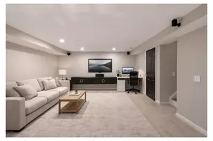 332 W 19th St, New York City, NY 10011 - Photo 7