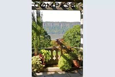 4555 Henry Hudson Parkway W #A310, New York City, NY 10471 - Photo 15