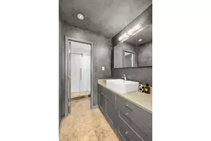 251 W 19th St, New York City, NY 10011 - Photo 9