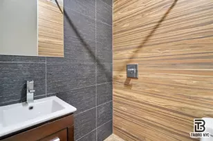558 Kosciuszko St, New York City, NY 11221 - Photo 11