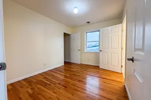 458 Beach 46th St, New York City, NY 11691 - Photo 11