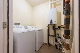 458 Beach 46th St, New York City, NY 11691 - Photo 17