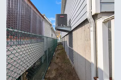 458 Beach 46th Street, New York City, NY 11691 - Photo 25