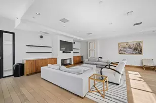 21-30 44th Dr, New York City, NY 11101 - Photo 5