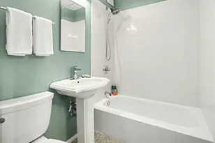 225 W 70th St, New York City, NY 10023 - Photo 5
