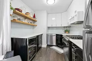517 W 48th St, New York City, NY 10036 - Photo 3
