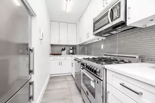 77 W 55th St, New York City, NY 10019 - Photo 3