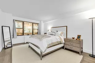 77 W 55th St, New York City, NY 10019 - Photo 5