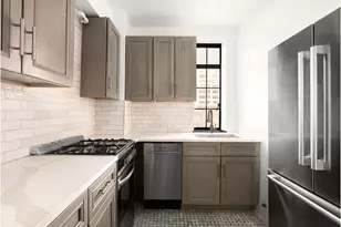 340 W 57th St, New York City, NY 10019 - Photo 3