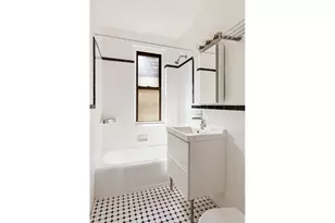 385 Argyle Rd, New York City, NY 11218 - Photo 3