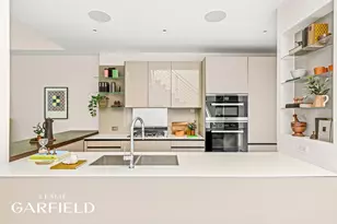 240 E 61st St, New York City, NY 10065 - Photo 3