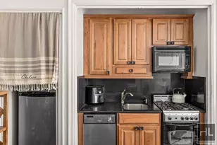 457 W 57th St, New York City, NY 10019 - Photo 3