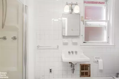 2768 Netherland Avenue, New York City, NY 10463 - Photo 21