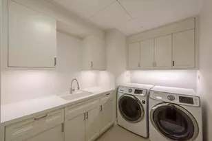 33 E 74th St, New York City, NY 10021 - Photo 17
