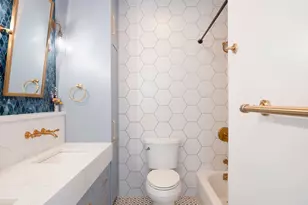 303 E 43rd St, New York City, NY 10017 - Photo 9
