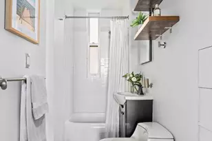 335 W 21st St, New York City, NY 10011 - Photo 5