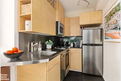 220 E 67th Street #6F, New York City, NY 10021 - Photo 5
