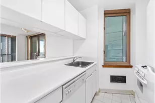 235 E 40th St, New York City, NY 10016 - Photo 5
