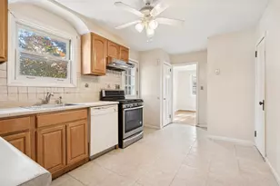 97 Westcott Blvd, New York, NY 10314 - Photo 3