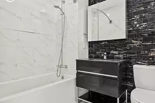11-12 44th Dr, New York City, NY 11101 - Photo 5