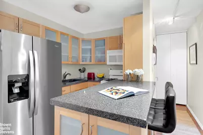 130 W 67th Street #22H, New York City, NY 10023 - Photo 3