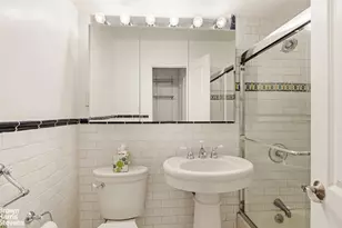 305 E 40th St, New York City, NY 10017 - Photo 11