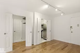 305 E 40th St, New York City, NY 10017 - Photo 9