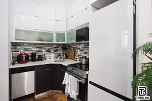 378 S 3rd St, New York City, NY 11211 - Photo 9
