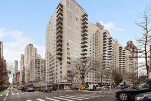 200 E 66th St, New York City, NY 10065 - Photo 23