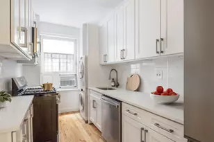 320 E 57th St, New York City, NY 10022 - Photo 9