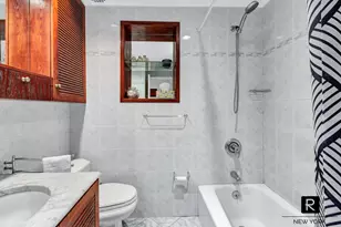 216 E 75th St, New York City, NY 10021 - Photo 15