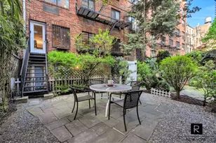 216 E 75th St, New York City, NY 10021 - Photo 1