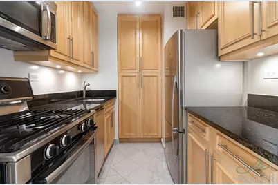 145 W 67th Street #40J, New York, NY 10023 - Photo 9