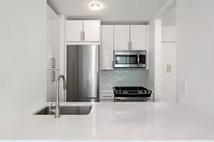 212 E 47th St, New York City, NY 10017 - Photo 5