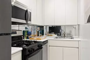 360 W 22nd St, New York City, NY 10011 - Photo 5