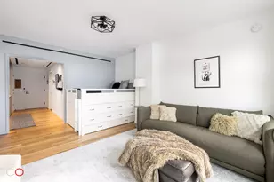 547 W 47th St, New York City, NY 10036 - Photo 3
