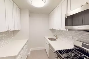201 W 70th St, New York City, NY 10023 - Photo 3