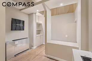 310 E 46th St, New York City, NY 10017 - Photo 7