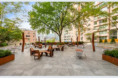 555 Main Street #805, New York City, NY 10044 - Photo 15