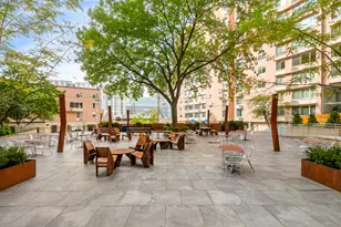 555 Main St, New York City, NY 10044 - Photo 15