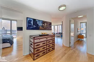 310 W 52nd St, New York City, NY 10019 - Photo 3