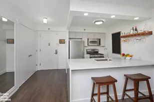 516 W 47th St, New York City, NY 10036 - Photo 3