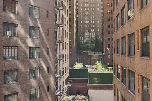 305 E 40th St, New York, NY 10017 - Photo 13