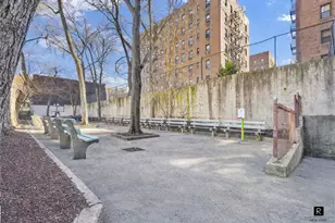 31-85 Crescent St, New York City, NY 11106 - Photo 9