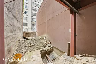 210 E 52nd St, New York City, NY 10022 - Photo 5